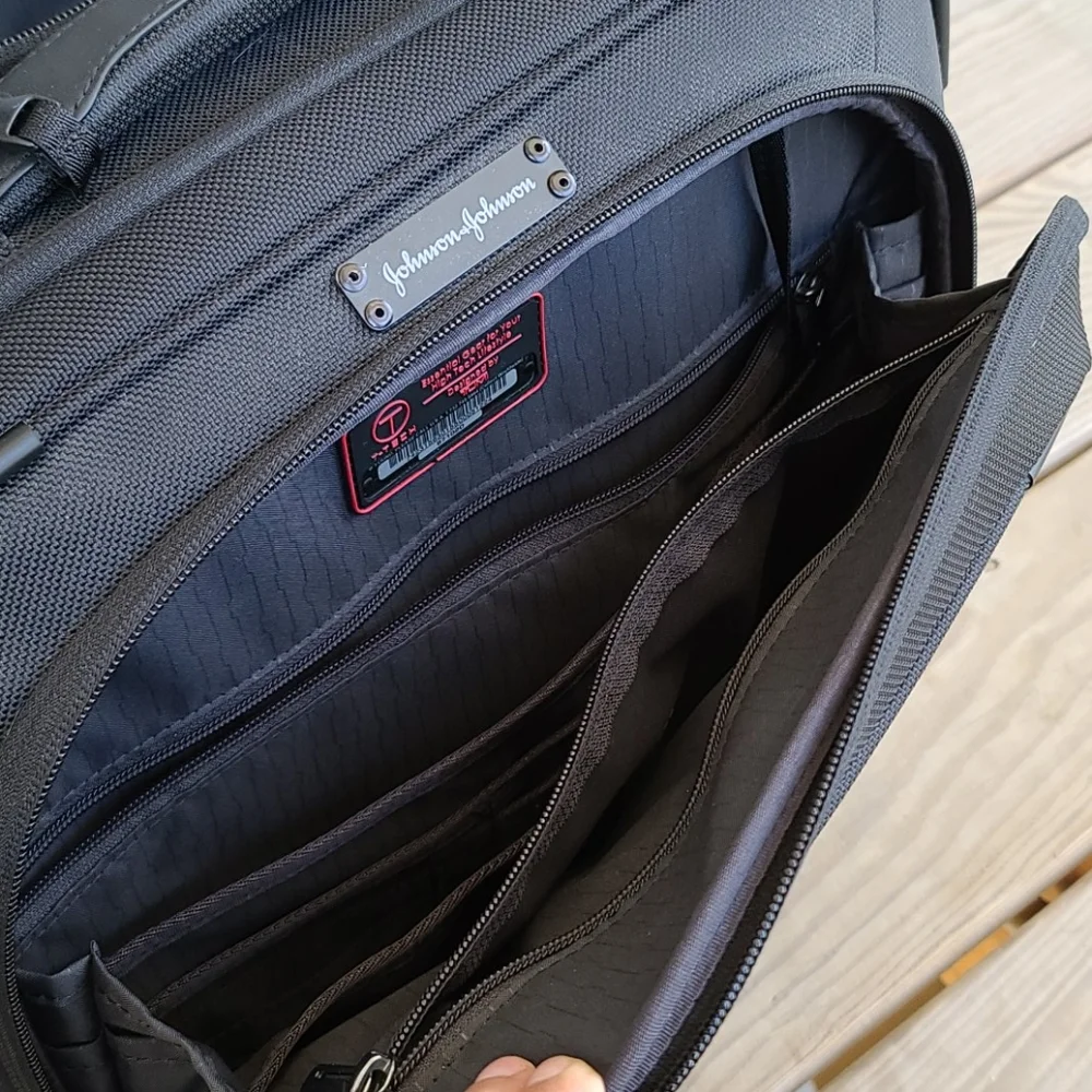 7/1  TUMI T TECH ROLLER